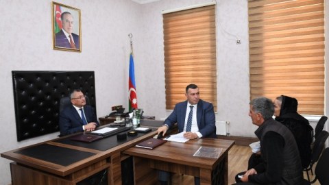Komitə sədri vətəndaşların müraciətini dinlədi - FOTOLAR