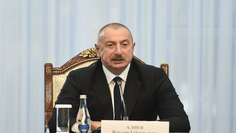 İlham Əliyev dəvətə görə Japarova təşəkkür edib