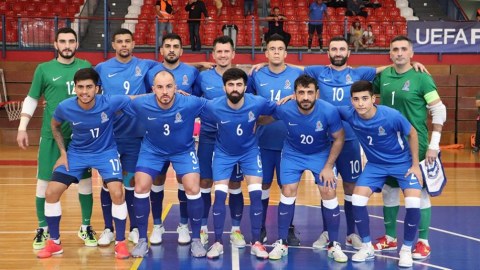Millimiz səfərdə Yunanıstanı darmadağın etdi 