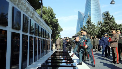 MDB-nin yüksək rütbəli hərbçiləri Şəhidlər xiyabanında - FOTOLAR