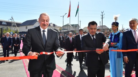 Prezidentlər Bişkekdə Nizami Gəncəvi adına məktəbin AÇILIŞINDA