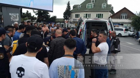 Avtobus yük maşını ilə toqquşdu - Yaralılar var