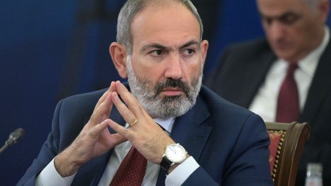 Paşinyan liderlərin iclasına gedir