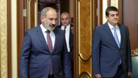 Paşinyan daha Qarabağ separatçılarını saymır 