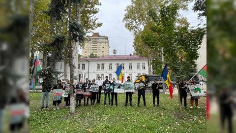 Azərbaycan icması Kişinyovda piket keçirib