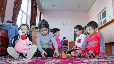 Sənədsiz uşaqların təhsil problemi - Qurumlar nə düşünür?