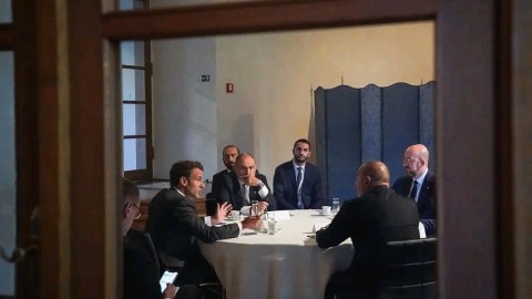Parisdəki Karapet...