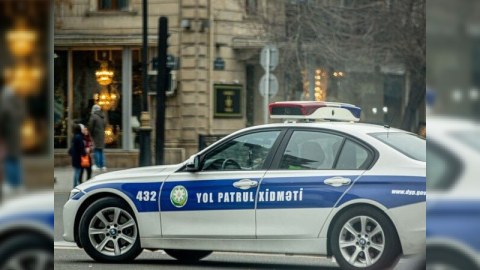 Polis maşınını yandırmaq istədi - HƏBS OLUNDU
