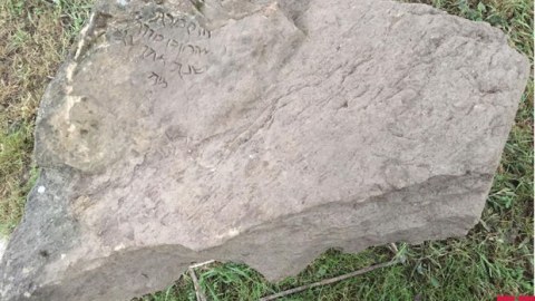 Azərbaycanda qədim daş kitabə tapıldı