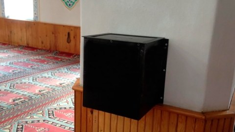 Nəzir qutusunu oğurladı