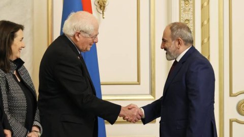 Paşinyan İrəvana gələn ABŞ konqresmenlərinə şikayətləndi