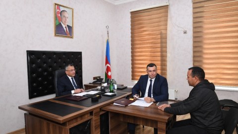 Rövşən Rzayev vətəndaşları qəbul edib