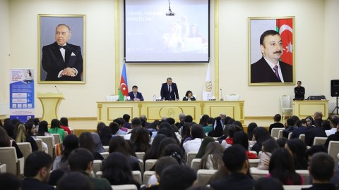 Araz Paşayev Gəncədə tələbələrlə görüşdü