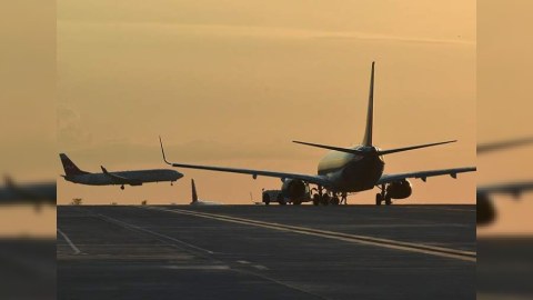 Rusiyada 2 təyyarə məcburi eniş etdi