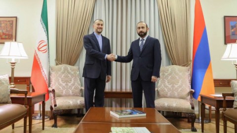 İranın xarici işlər naziri İrəvandadır