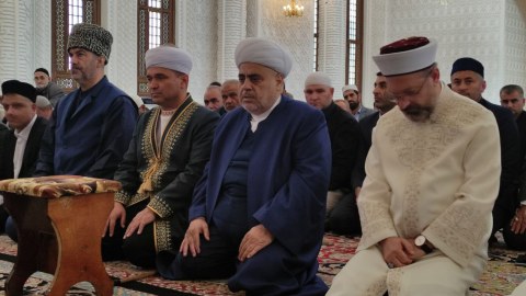 Dini liderlər Heydər məscidində cümə namazı qıldılar