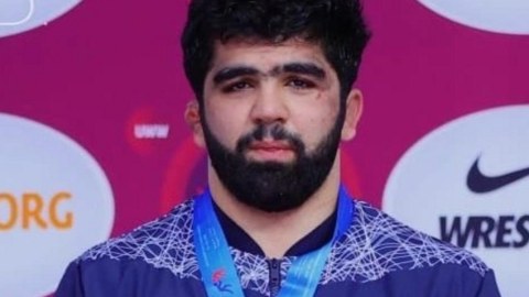 Güləşçimiz yarımfinala yüksəldi