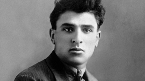 Müşfiq və rabitə (Bu haqda ilk dəfə)