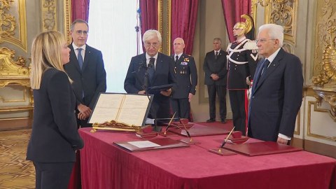 İtaliyanın ilk qadın baş naziri and içdi