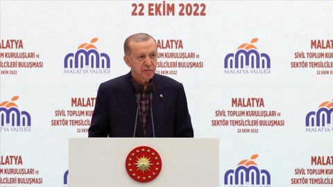 Ərdoğan hicab məsələsini referenduma çıxarmağı təklif etdi