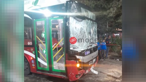 “BakuBus”un avtobusu “Araz” marketə çırpıldı - FOTO