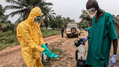 Ebolaya yoluxanların sayı artır