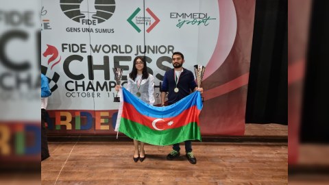 FIDE prezidenti dünya çempionlarımızı təbrik etdi