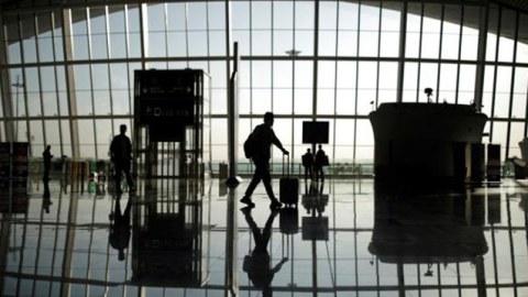 Bomba təhlükəsinə görə uçuşlar dayandırıldı