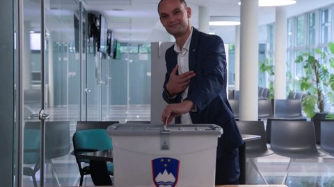 Sloveniyada prezident seçkiləri - Sabiq nazir öndədir 