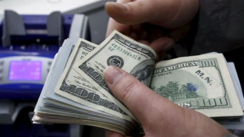 Dollar almaq istəyənlərin NƏZƏRİNƏ!