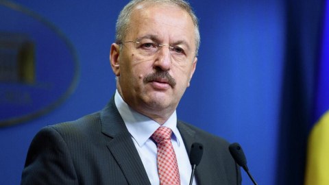 Rumıniyanın müdafiə naziri istefa verdi