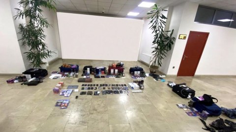 Gömrükdə külli miqdarda telefon aşkarlandı