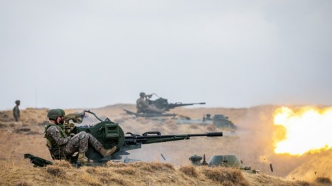 Gürcüstan müdafiə xərclərini ARTIRIR
