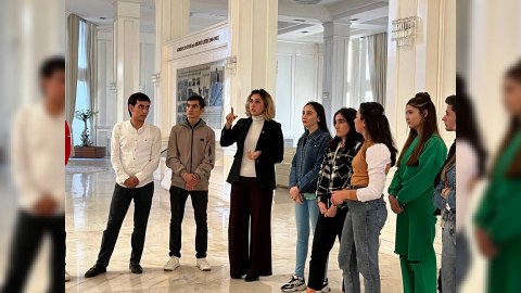 Tələbələr Heydər Əliyev Mərkəzinə ekskursiya ediblər