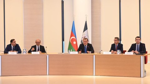 Ceyhun Bayramov səfirlərin suallarını cavablandırdı