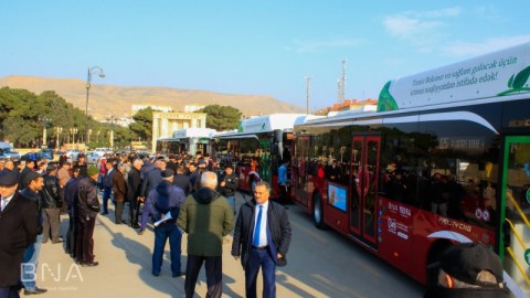 Avtobuslar ünvana GECİKİR