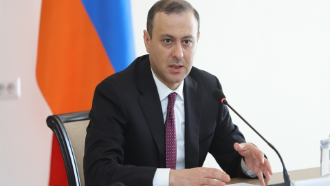 Qriqoryan Klaarla sülh danışıqlarını müzakirə edib