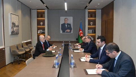 Ceyhun Bayramov səfiri yola saldı