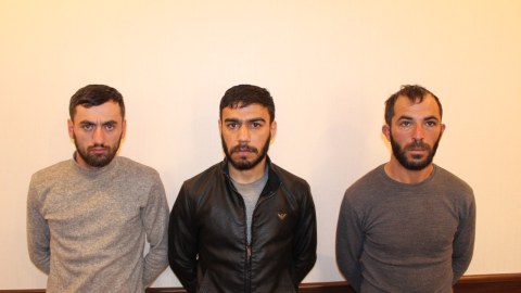 Keçmiş məhkumlar “Mercedes” oğurladılar