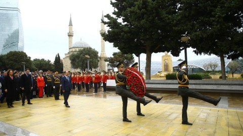 Bakıdakı Türk şəhidliyi ziyarət olunub - FOTO