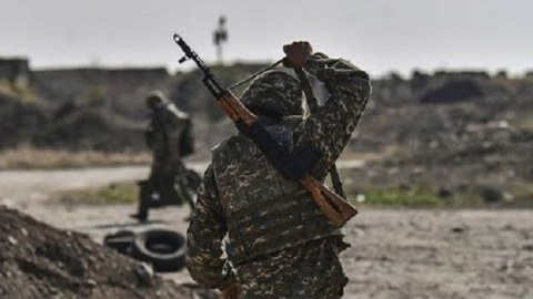 Ermənistanda hərbçilər xidmət yerindən QAÇIB