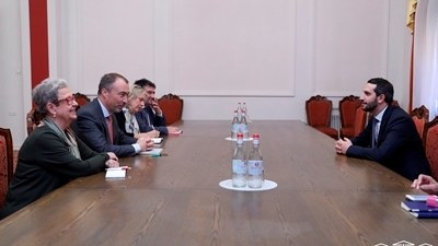 Klaar İrəvanda Türkiyəni müzakirə etdi