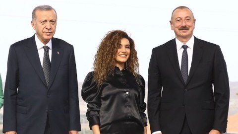 Çinarə Prezidentin onu səhnəyə dəvət etməsindən danışdı - VİDEO