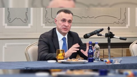 Nazir Türkiyədə çalışan həkimlərlə görüşdü