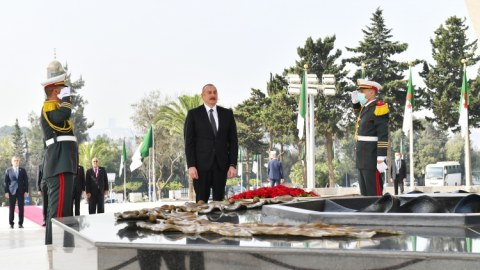 İlham Əliyev Şəhidlər abidəsini ziyarət edib - YENİLƏNİB 