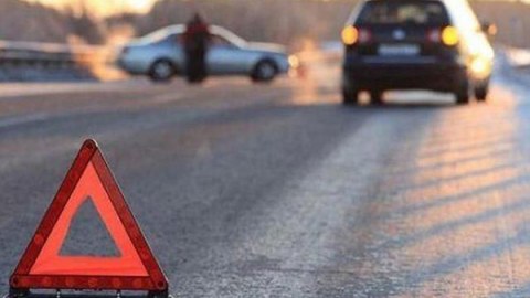 İki piyada yolu keçərkən öldü