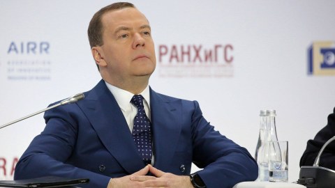 “Bizə başqasının torpağı lazım deyil” - Medvedev