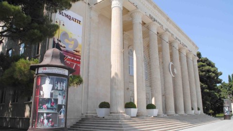 Teatrın işçilərinin maaşı 8 aydır verilmir? - Rəsmi açıqlama