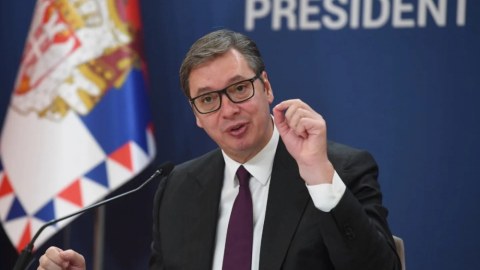 Vuçiç bütün xarici səfərlərini ləğv edib