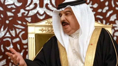 Kral Ukrayna və Rusiya arasında vasitəçi olmaq istəyir 